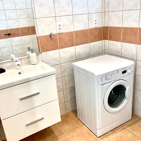 City Apartment 아파트 Štúrovo
